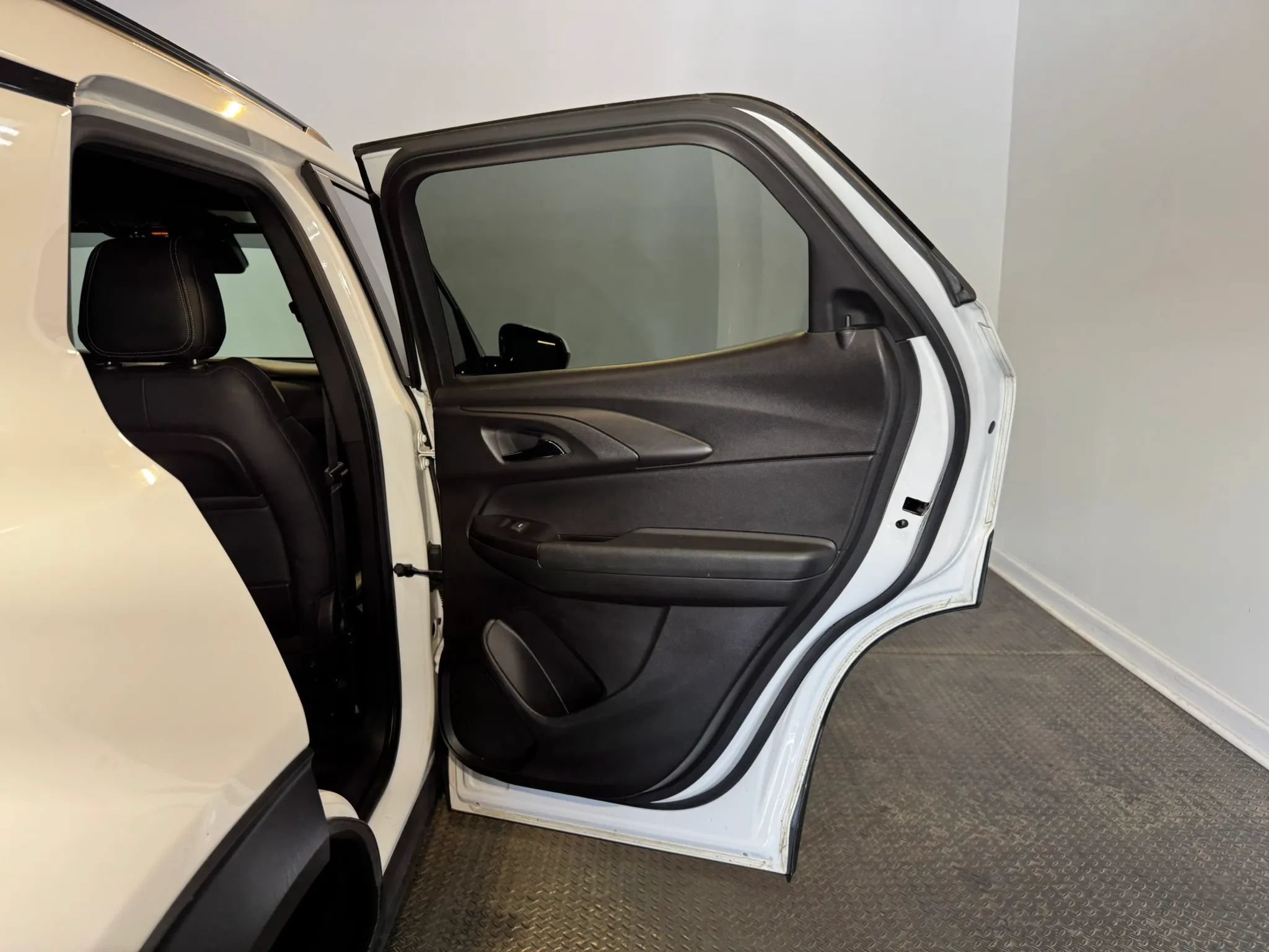 Used 2021 Chevrolet TrailBlazer ACTIV w/ Technology Package FWD image 28