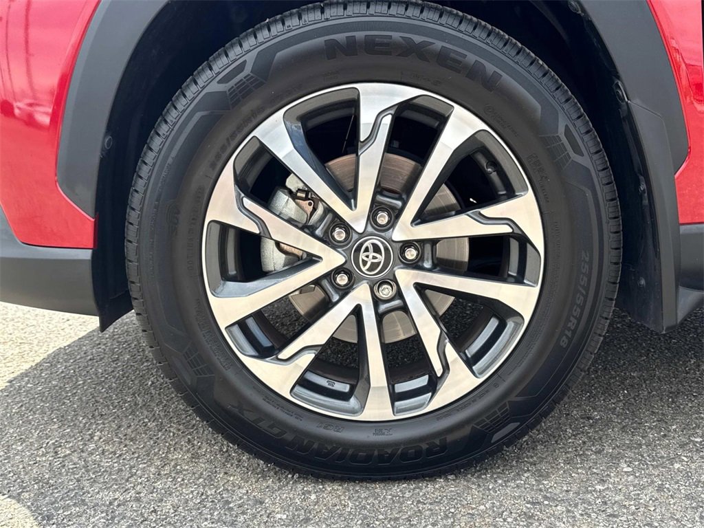 Used 2022 Toyota Corolla Cross XLE image 26