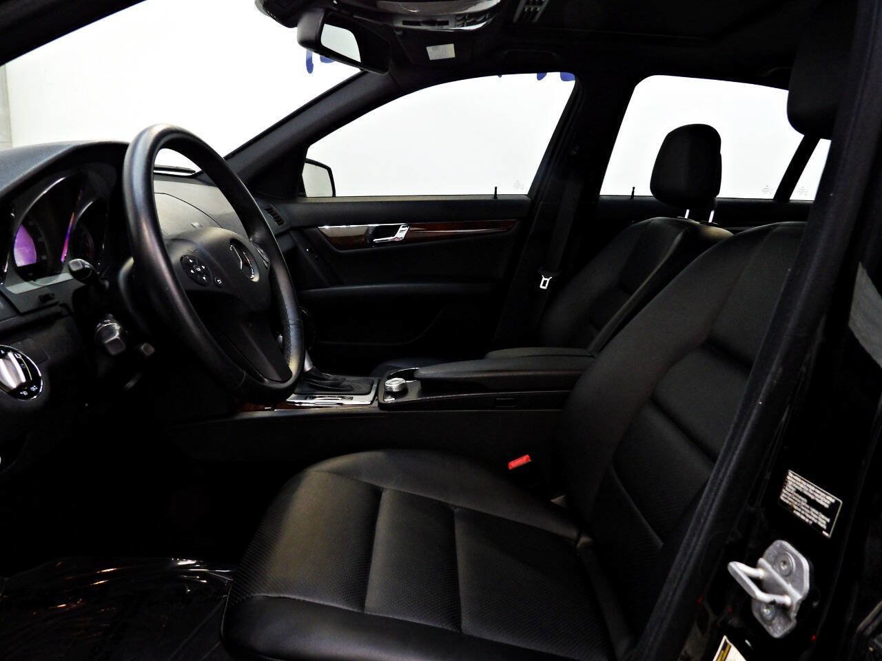 Used 2010 Mercedes-Benz C 300 Sedan image 8
