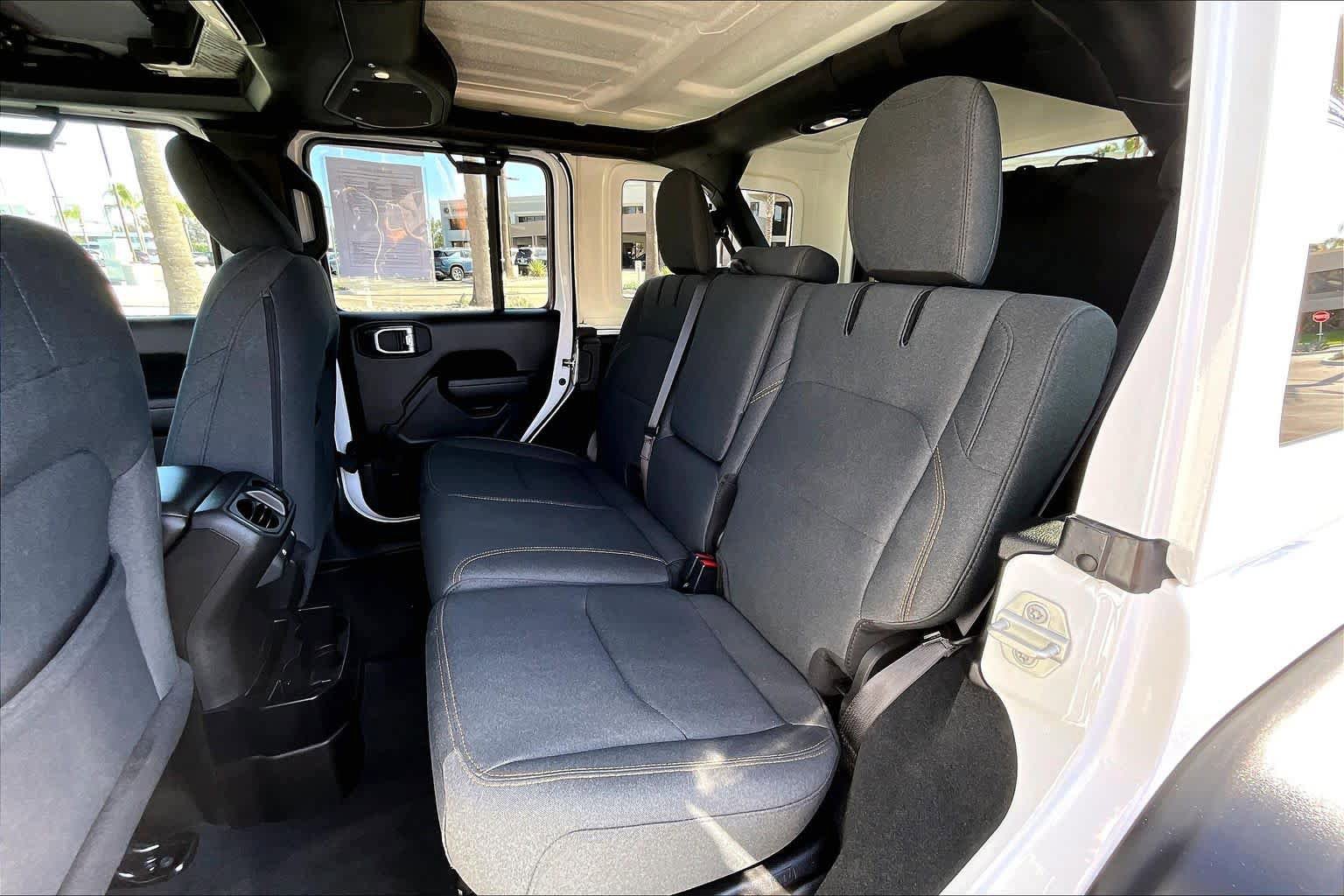 Used 2024 Jeep Wrangler Unlimited AWD/4WD image 18