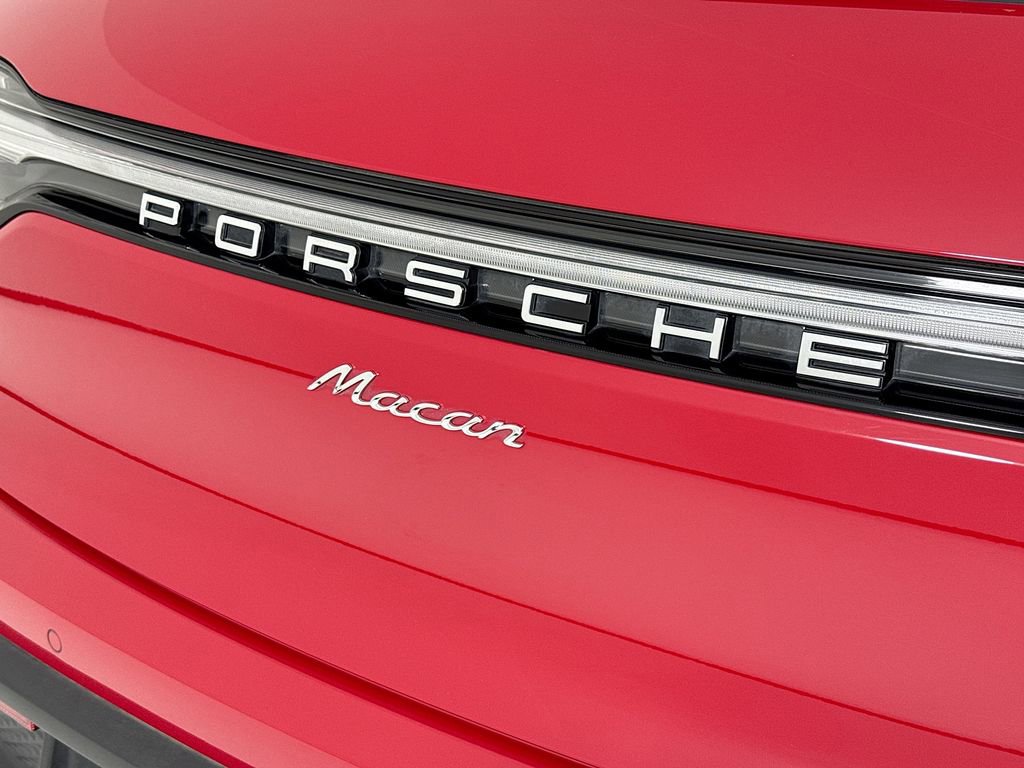 Certified 2025 Porsche Macan image 36