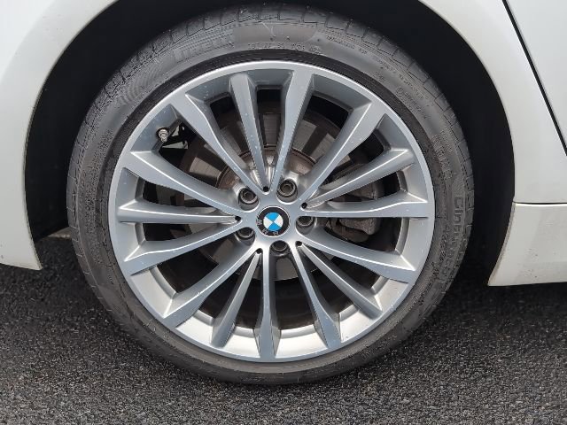 Used 2023 BMW 530i xDrive w/ Premium Package image 9