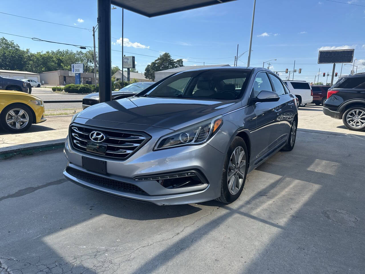 Used 2017 Hyundai Sonata Limited w/ Ultimate Package 04 FWD image 4