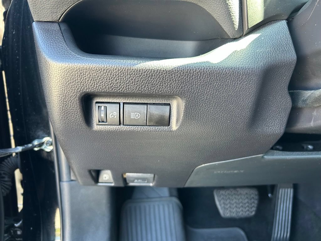 Used 2025 Toyota RAV4 XLE AWD/4WD image 25