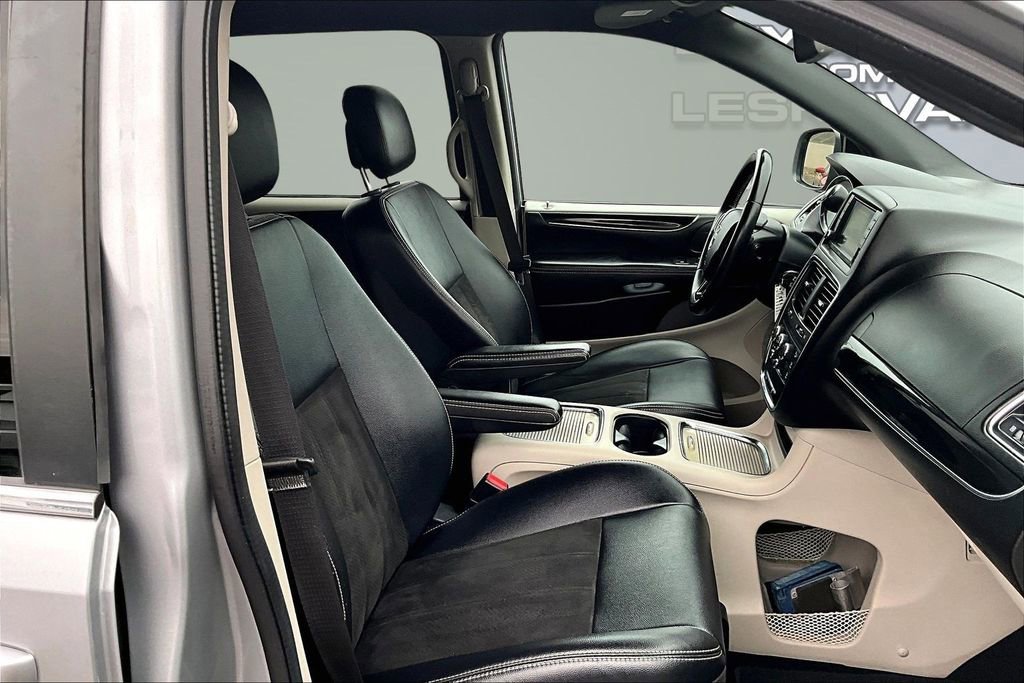 Used 2020 Dodge Grand Caravan SXT image 7