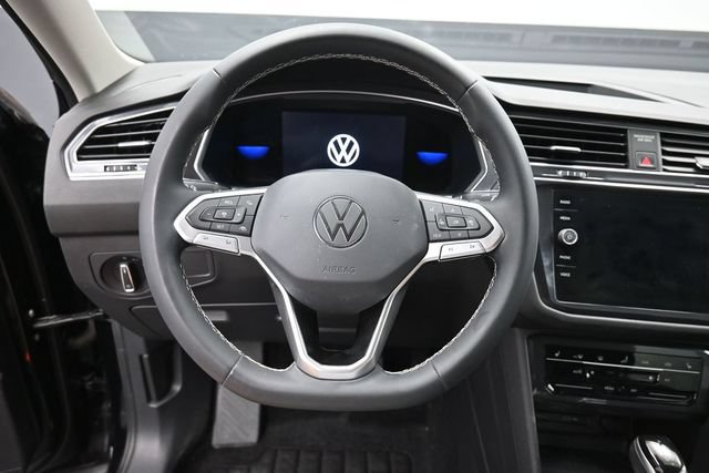 Used 2022 Volkswagen Tiguan SE AWD/4WD image 16