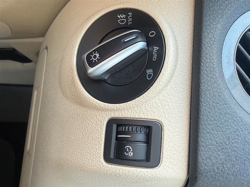 Used 2016 Volkswagen Tiguan SE image 34