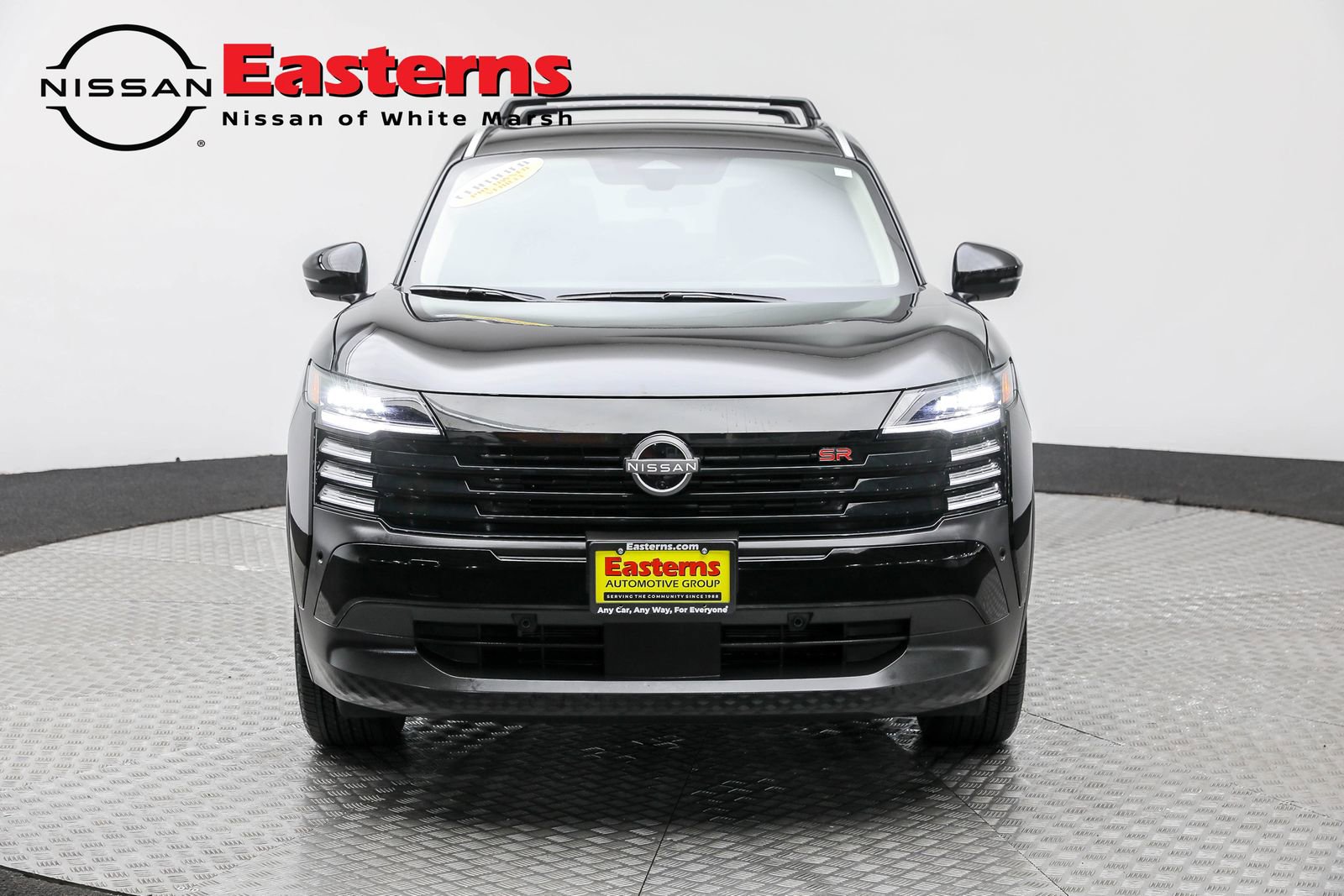 Used 2025 Nissan Kicks SR image 2