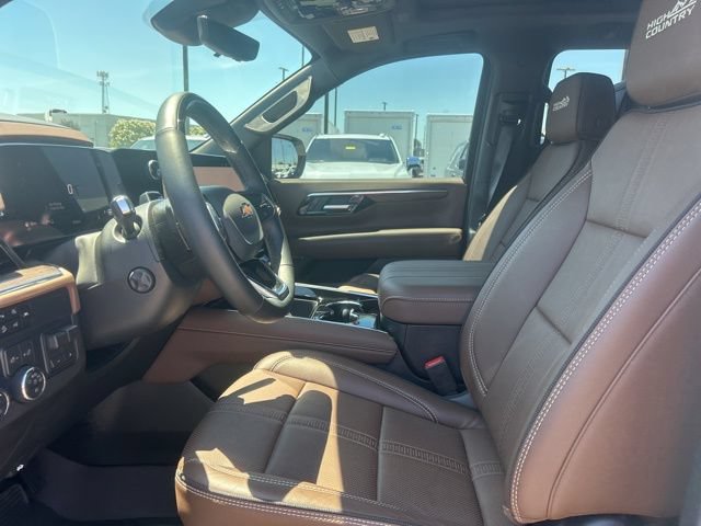 Used 2026 Chevrolet Suburban High Country AWD/4WD image 15