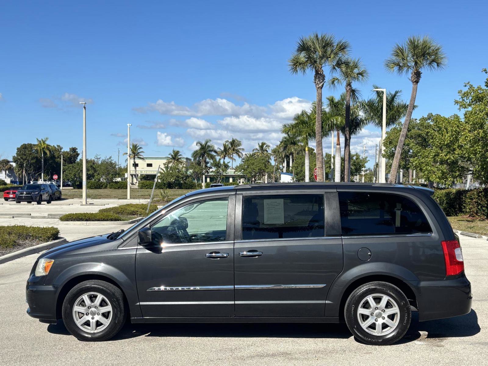 Used 2011 Chrysler Town & Country Touring w/ Security Group image 9