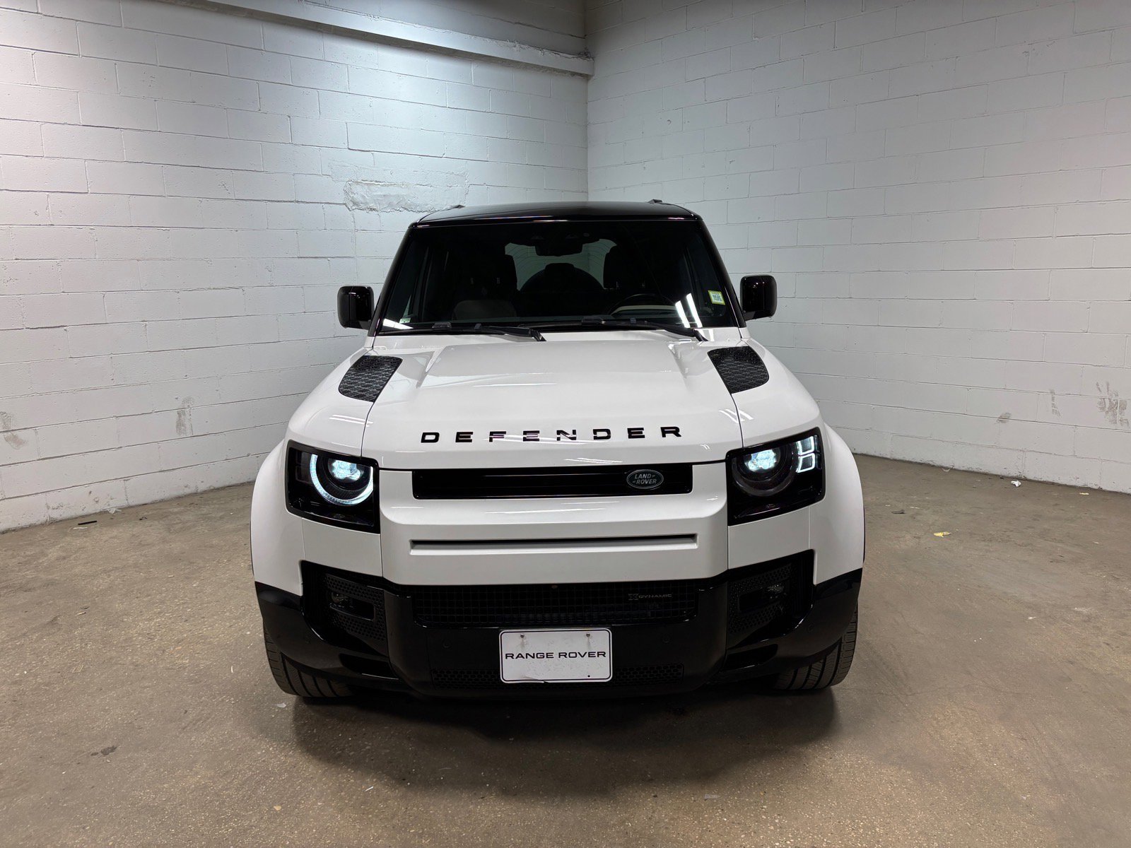 Used 2022 Land Rover Defender 110 X-Dynamic HSE AWD/4WD image 3