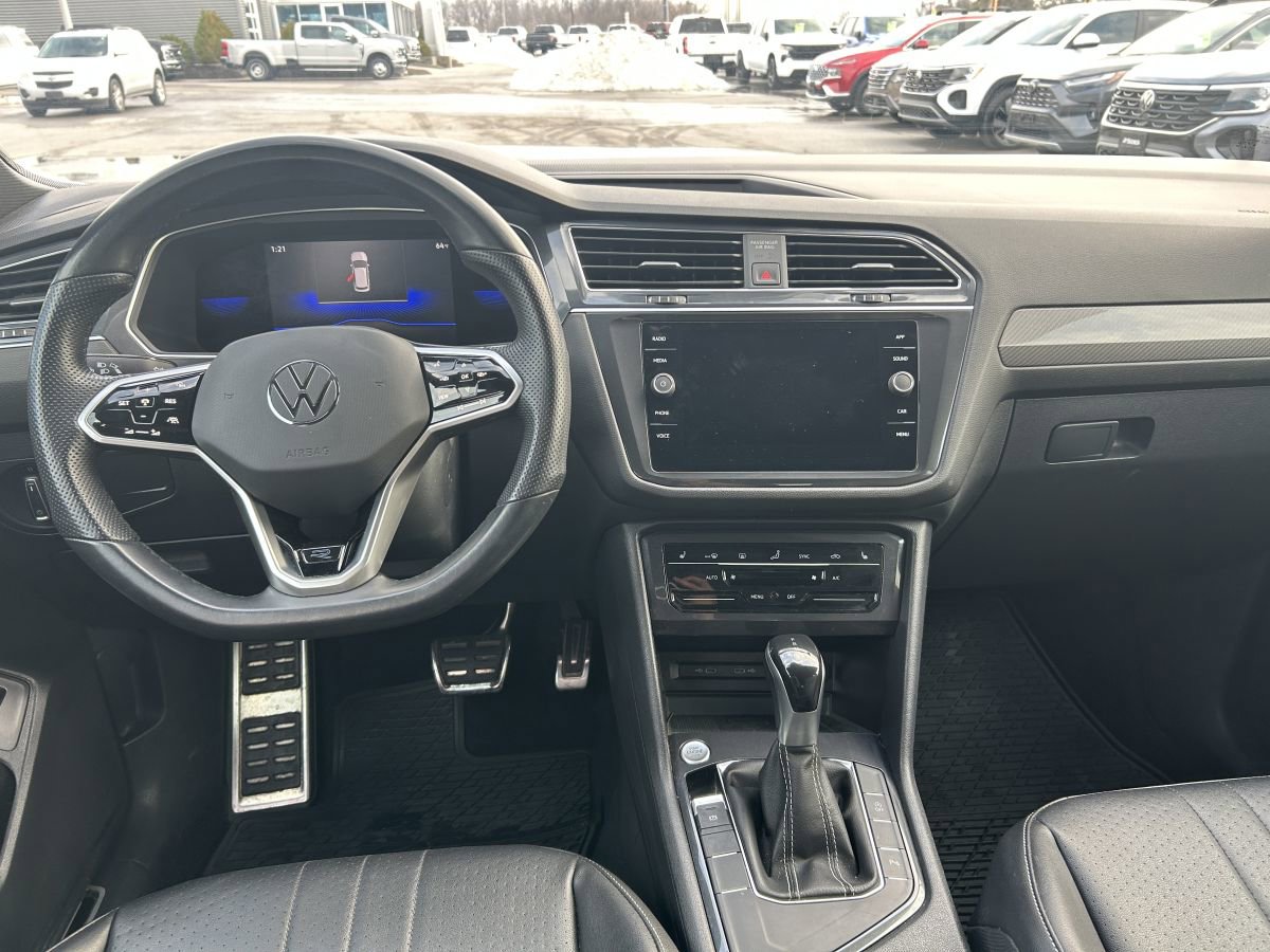 Used 2022 Volkswagen Tiguan SE R-Line image 10