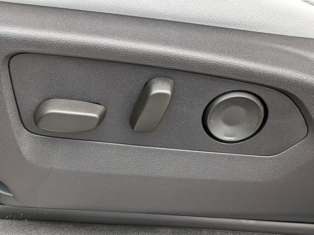 New 2026 Chevrolet Suburban Premier image 21