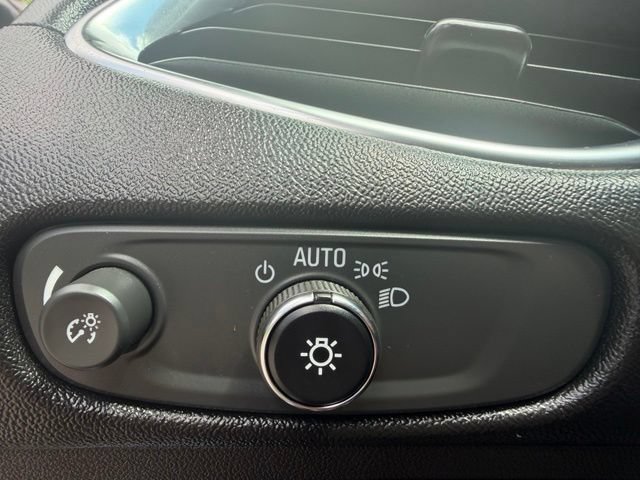 Used 2017 Chevrolet Malibu LT FWD image 25