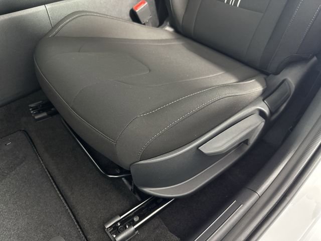 Used 2025 Hyundai Elantra Hybrid FWD image 36