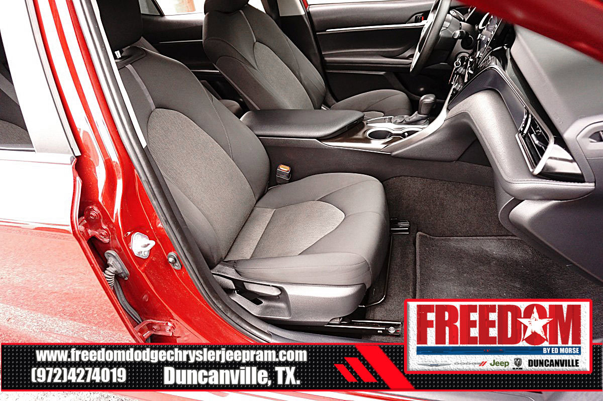 Used 2022 Toyota Camry LE image 15