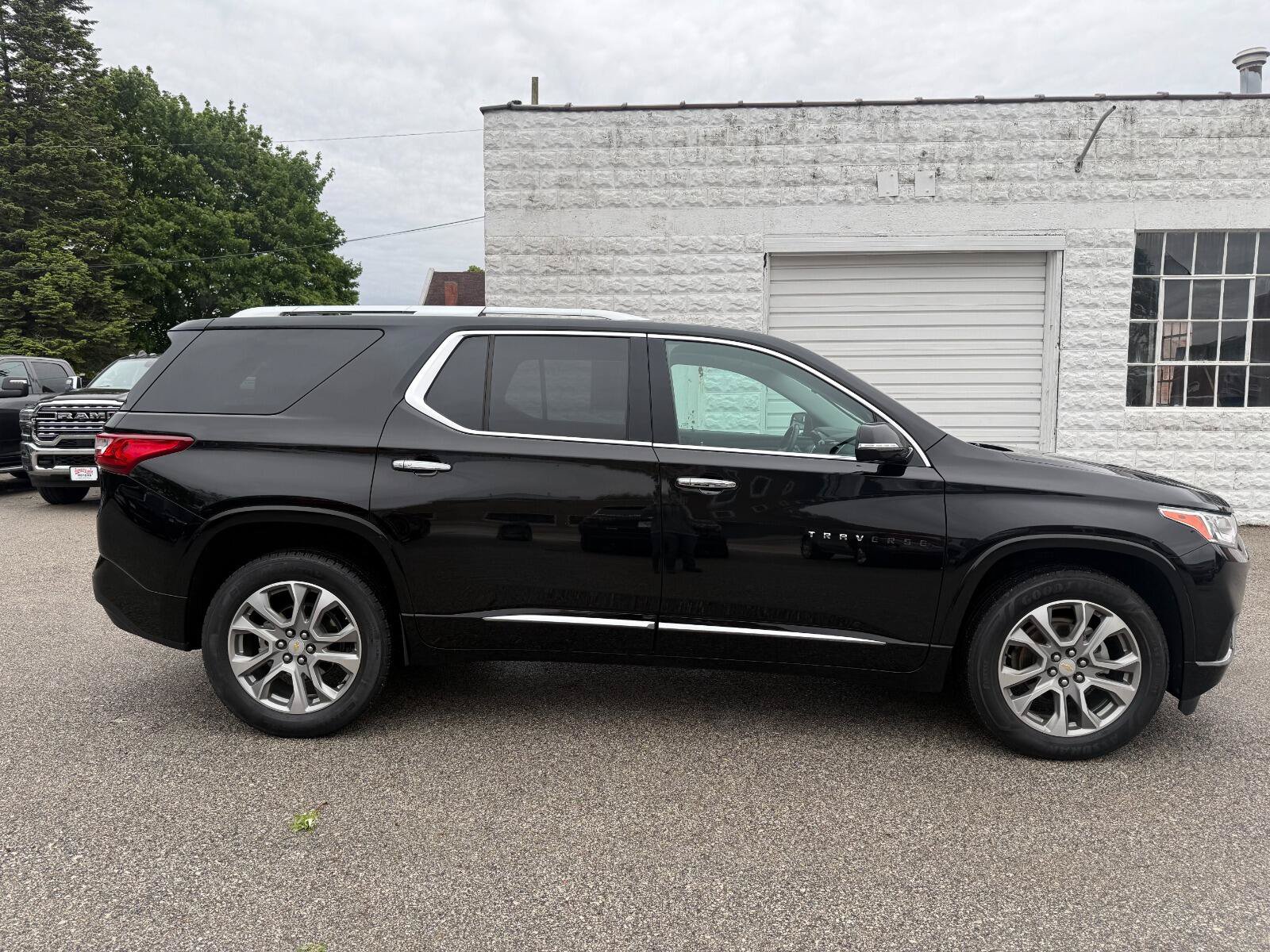 Used 2020 Chevrolet Traverse Premier AWD/4WD image 4