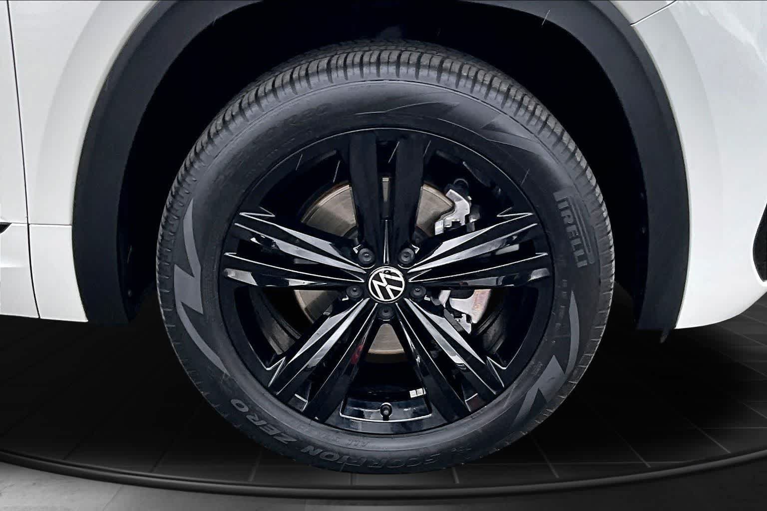 Used 2023 Volkswagen Atlas SEL R-Line AWD/4WD image 33