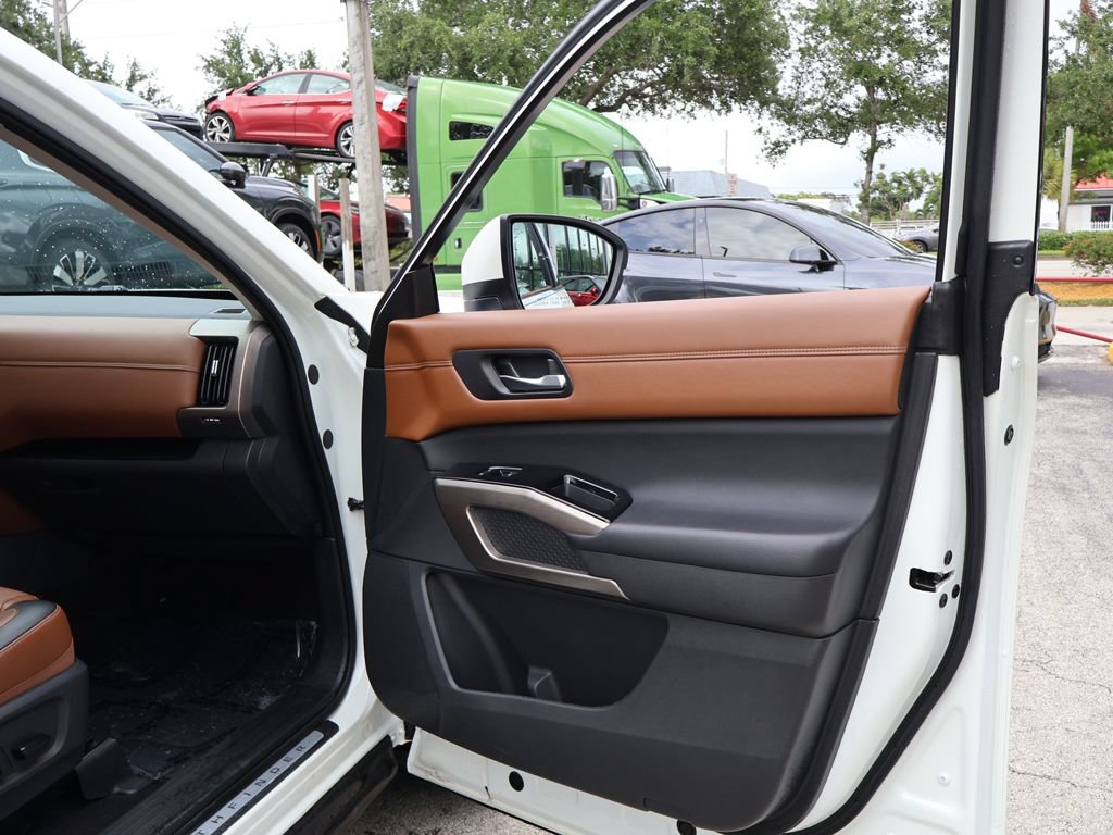 Used 2024 Nissan Pathfinder Platinum w/ Cargo Package AWD/4WD image 28