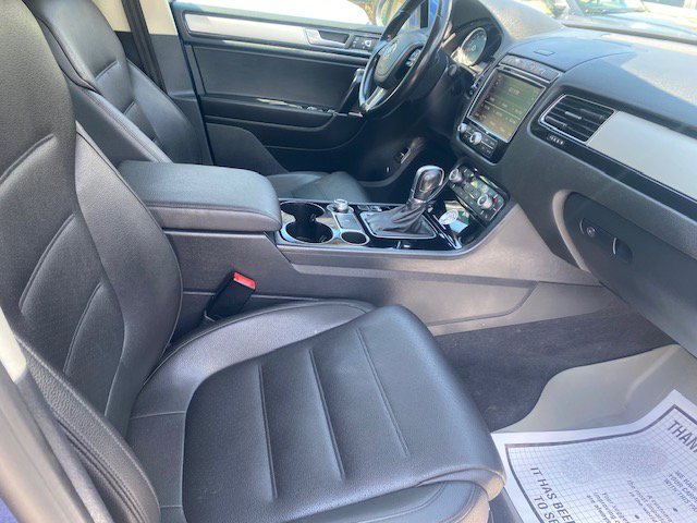 Used 2016 Volkswagen Touareg Sport AWD/4WD image 11
