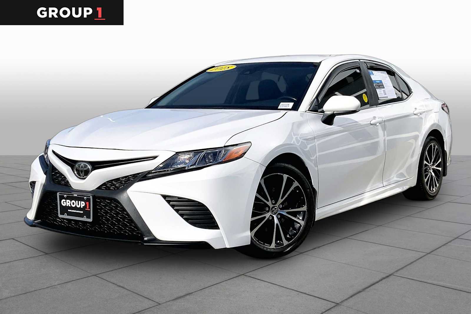 Used 2018 Toyota Camry SE FWD image 1