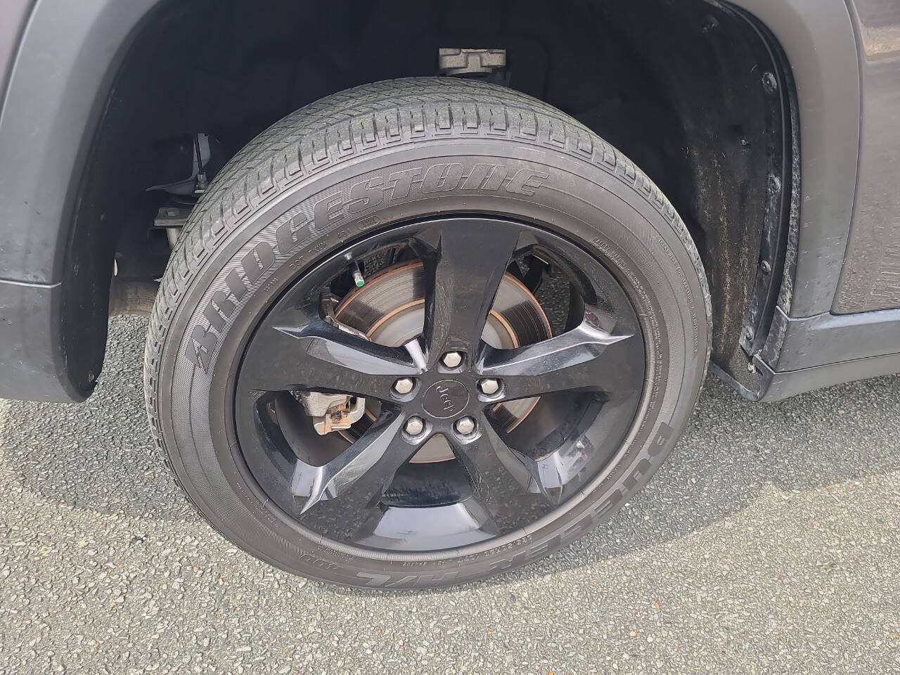 Used 2023 Jeep Grand Cherokee L Laredo RWD image 9