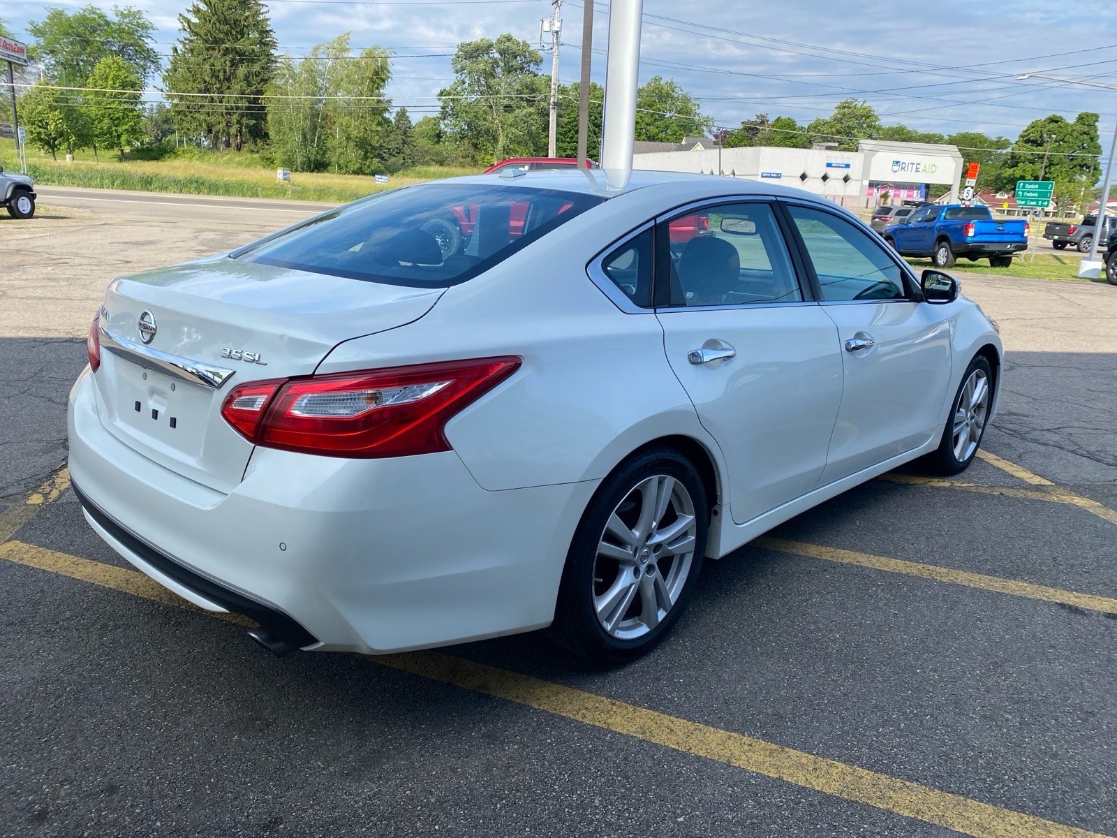 Used 2016 Nissan Altima 3.5 SL FWD image 5