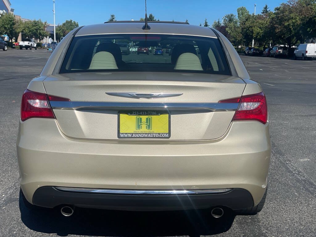 Used 2011 Chrysler 200 Limited FWD image 5