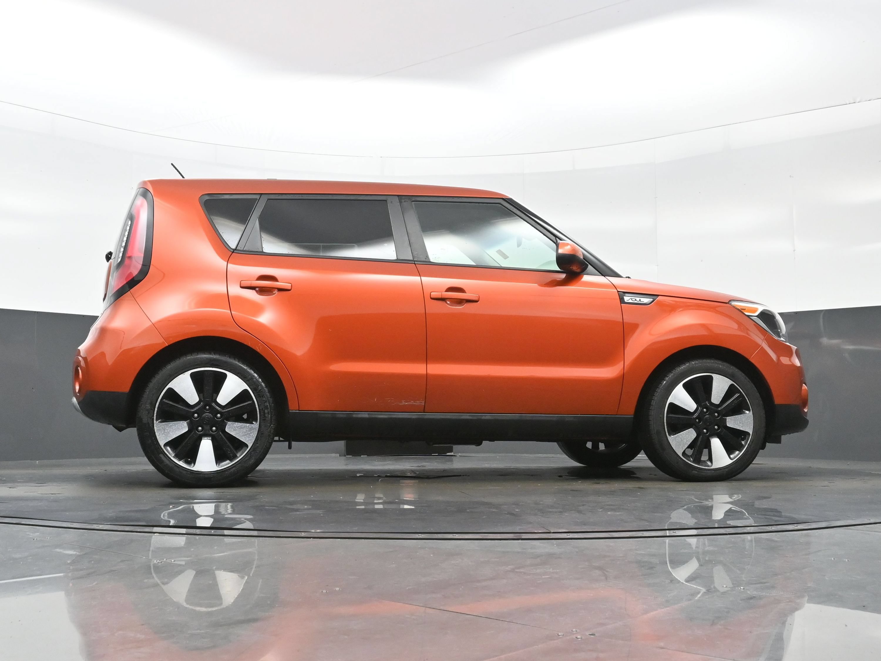 Used 2019 Kia Soul + FWD image 27
