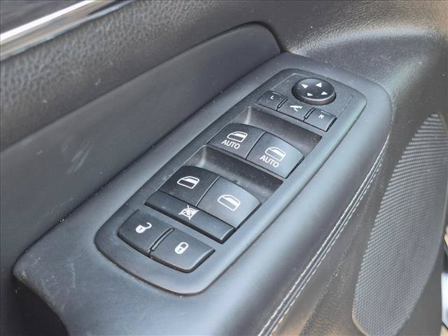 Used 2020 Jeep Grand Cherokee Overland AWD/4WD image 12
