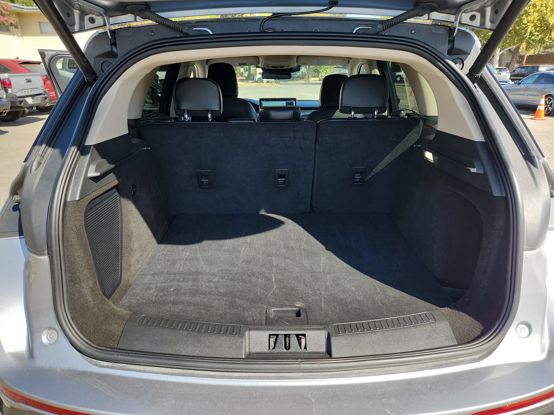 Used 2023 Lincoln Corsair AWD image 19