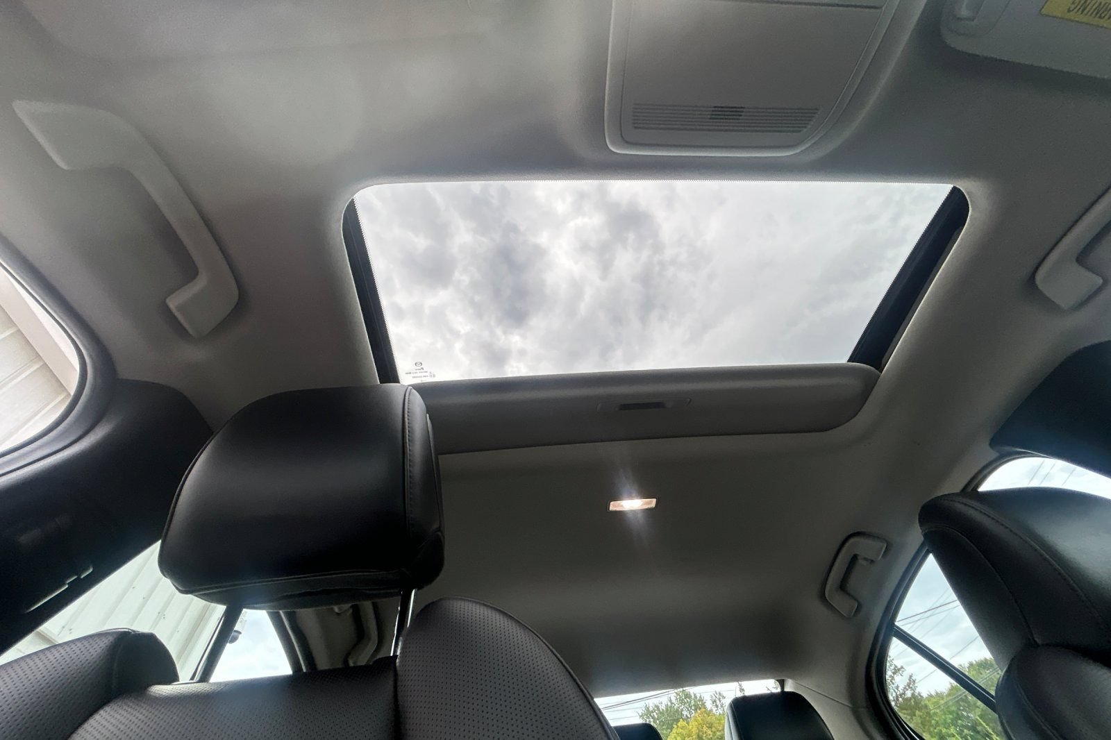 Used 2022 MAZDA MAZDA3 s FWD image 17