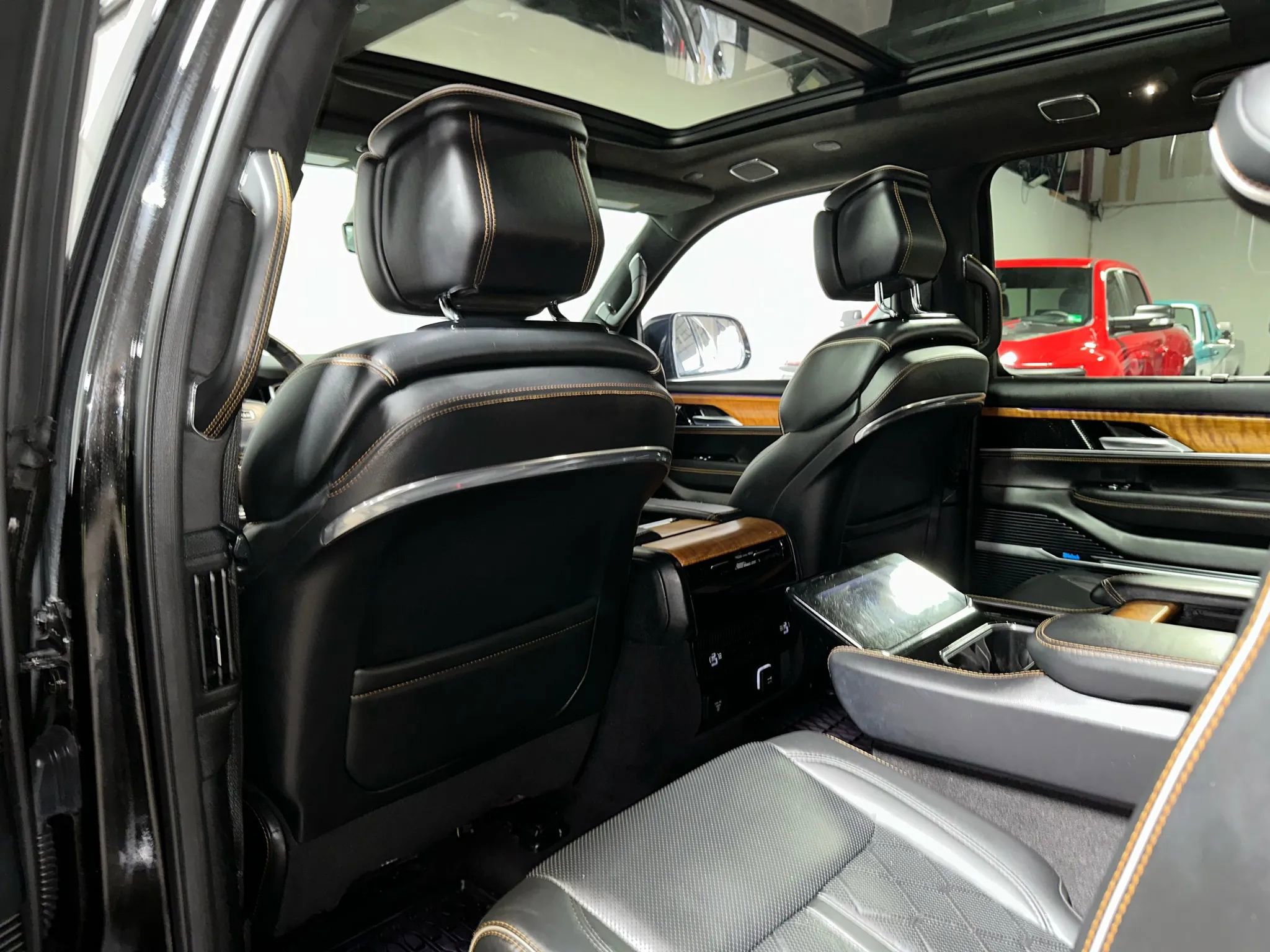 Used 2022 Jeep Grand Wagoneer Series III image 8