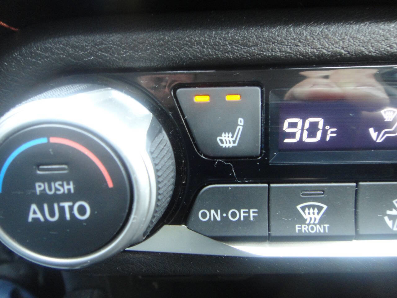 Used 2022 Nissan Versa SR w/ Convenience Package FWD image 10
