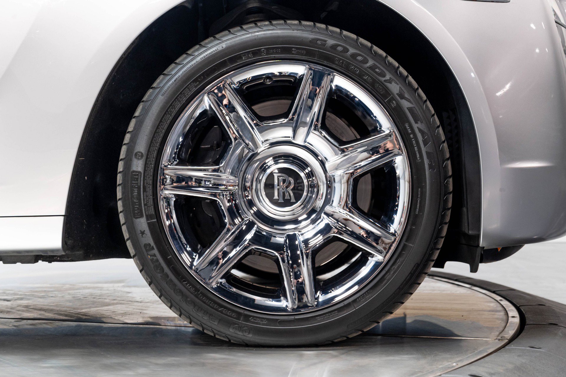 Used 2012 Rolls-Royce Ghost RWD image 24