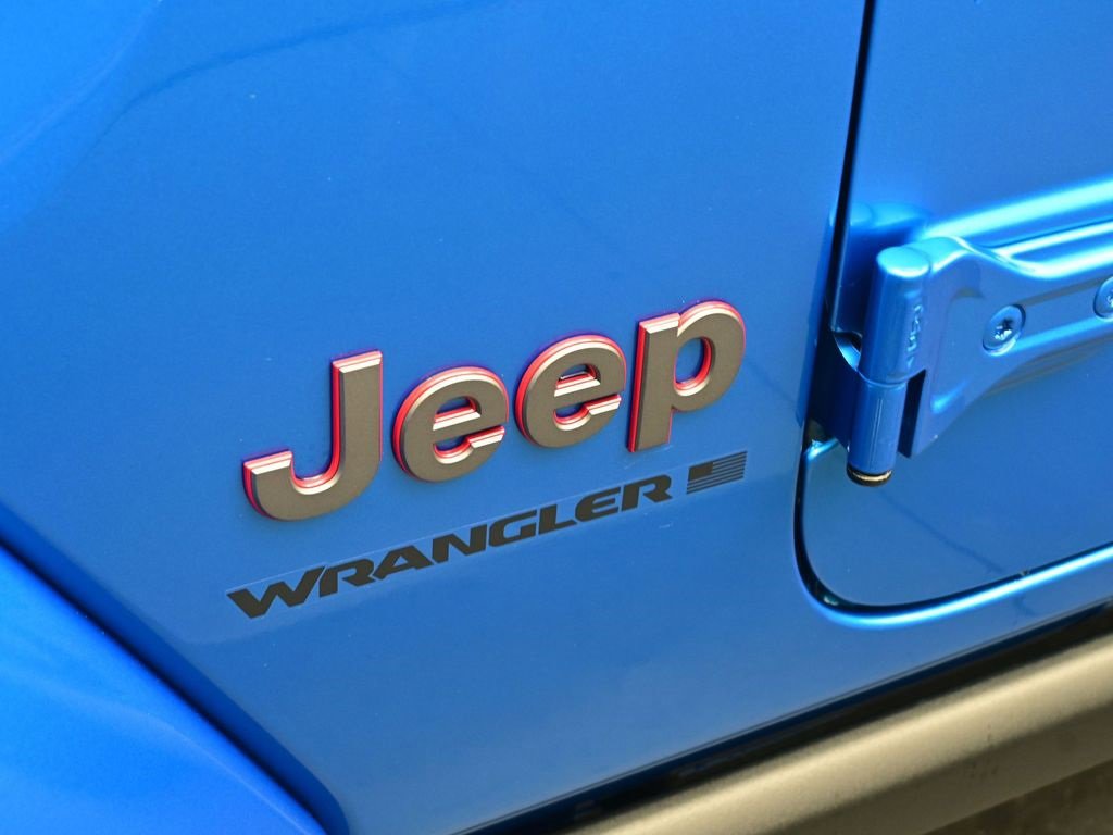 New 2025 Jeep Wrangler Unlimited Rubicon w/ Technology Group image 20