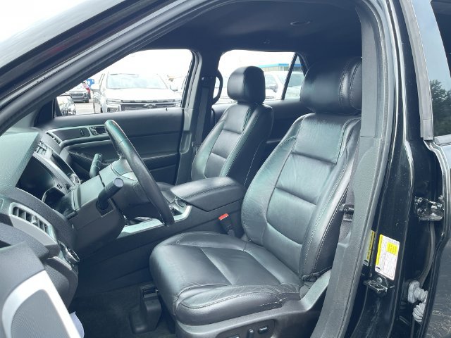 Used 2015 Ford Explorer XLT w/ Equipment Group 202A AWD/4WD image 17