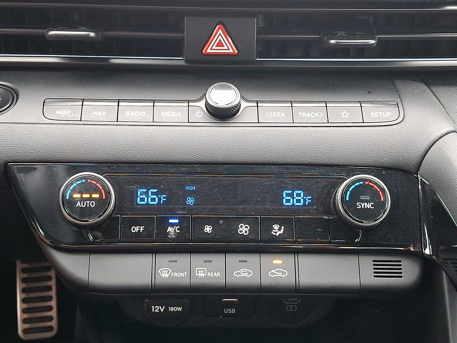 Certified 2025 Hyundai Elantra SEL image 15