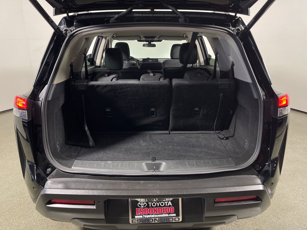 Used 2025 Nissan Pathfinder SV FWD image 10
