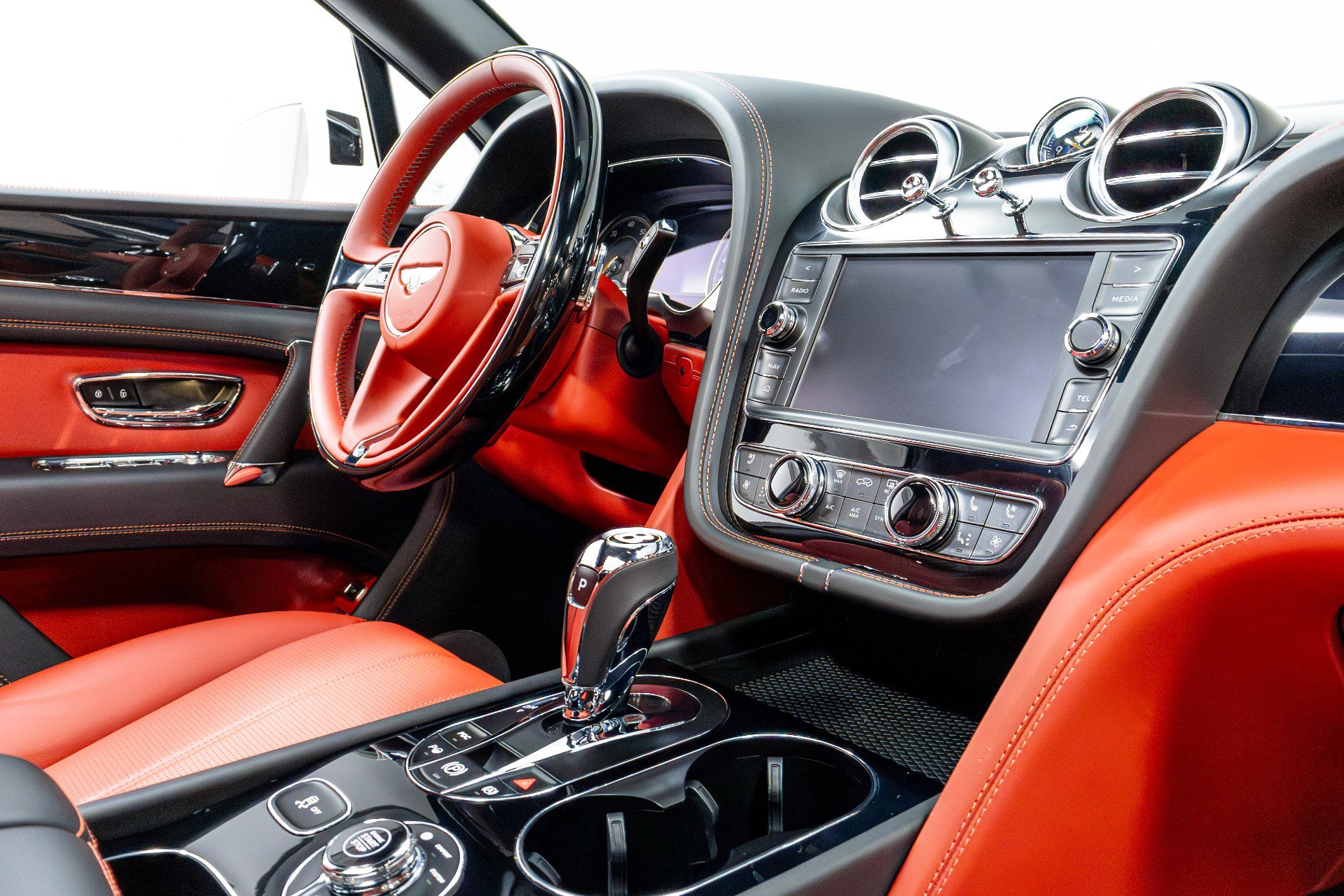 Used 2020 Bentley Bentayga image 28