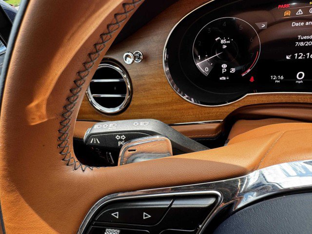 Used 2023 Bentley Bentayga Extended Wheelbase image 29