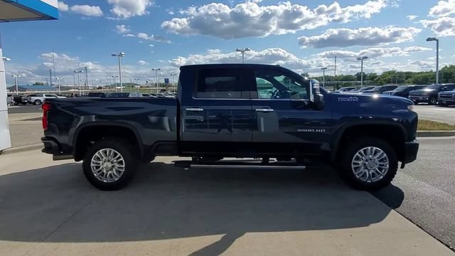 Used 2022 Chevrolet Silverado 3500 High Country w/ Safety Package II AWD/4WD image 9