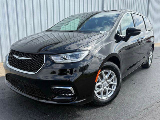 Used 2026 Chrysler Pacifica Select