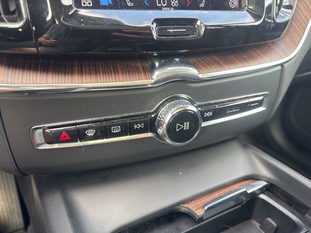 Used 2023 Volvo XC60 B5 Plus w/ Protection Package Premier image 30