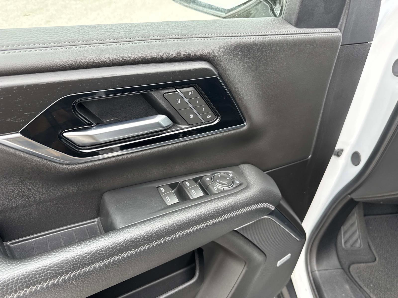 Used 2025 GMC Yukon Denali AWD/4WD image 19