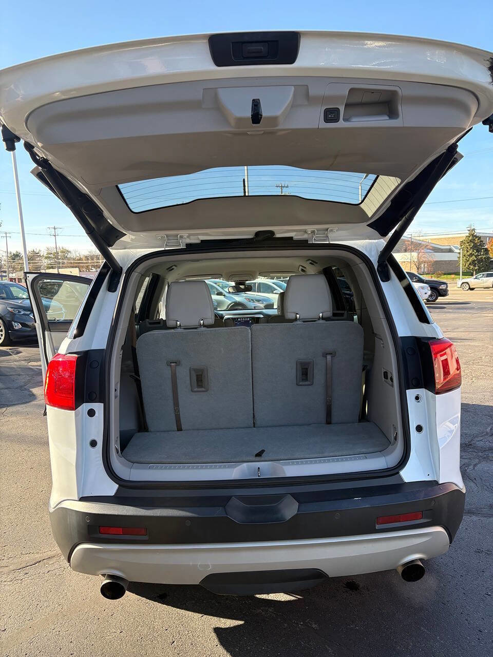 Used 2019 GMC Acadia SLT w/ LPO, Cargo Package image 17