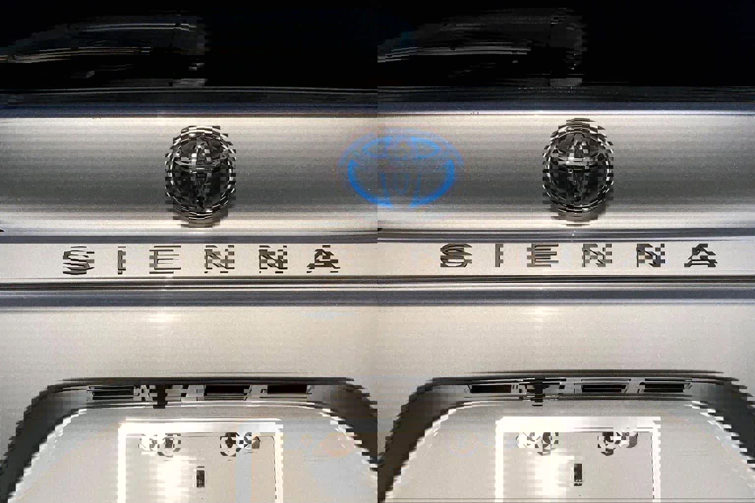 Used 2024 Toyota Sienna XLE image 31