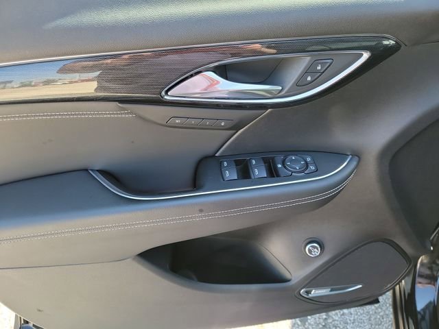 Used 2021 Buick Envision Essence w/ Technology Package I FWD image 17