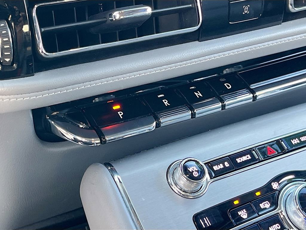 Used 2020 Lincoln Aviator Reserve w/ Equipment Group 202A image 17