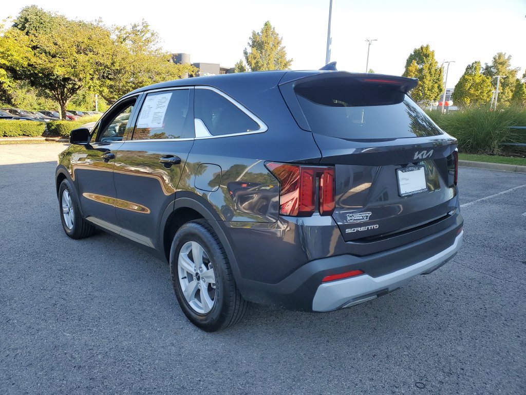 Used 2025 Kia Sorento LX FWD image 3